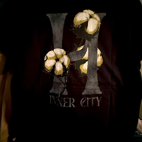 Honor The Gift Tops - Honor The Gift  Inner city NWT T -Shirt Size small!